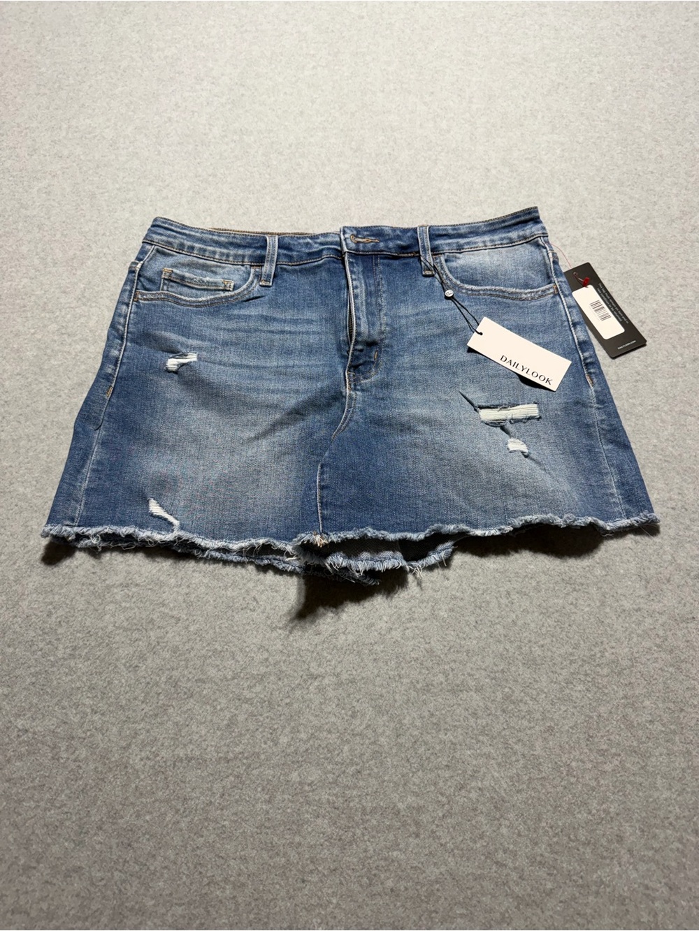 NWT DAILYLOOK Blue Denim Distressed Cutoff Shorts with Pockets Size 32